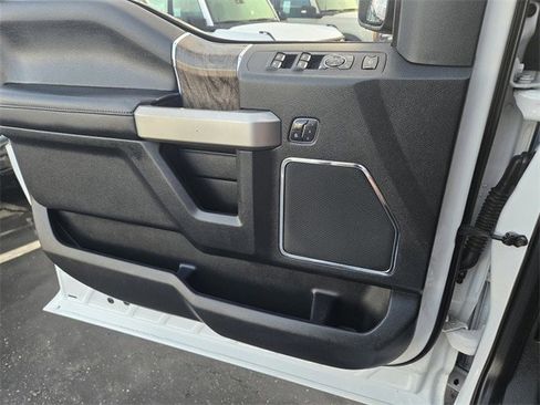Certified 2019 Ford F250 Lariat w/ Lariat Value Package image 11