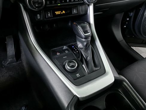 Used 2021 Toyota RAV4 XLE w/ Convenience Package image 16