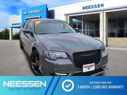 Used 2022 Chrysler 300 Touring L RWD image 1