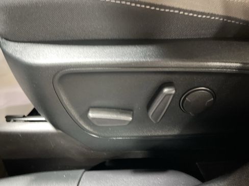 Used 2022 Ford Escape SE w/ SE Sport Appearance Package image 9