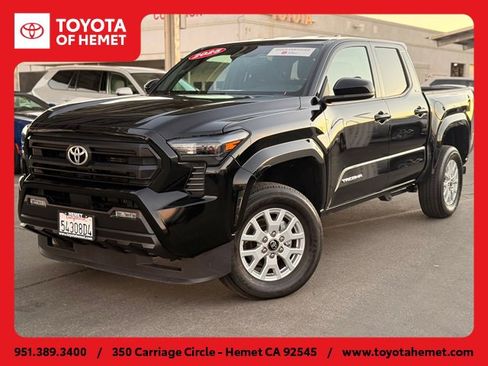 Used 2025 Toyota Tacoma SR5 image 1