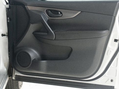 Used 2022 Nissan Rogue Sport S image 17