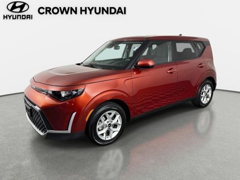 Used 2024 Kia Soul LX w/ Option Group 015 FWD image 1