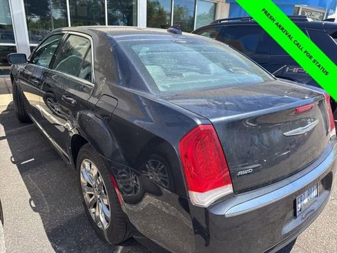 Used 2018 Chrysler 300 Touring L AWD/4WD image 11