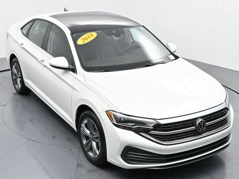Used 2023 Volkswagen Jetta SE image 38