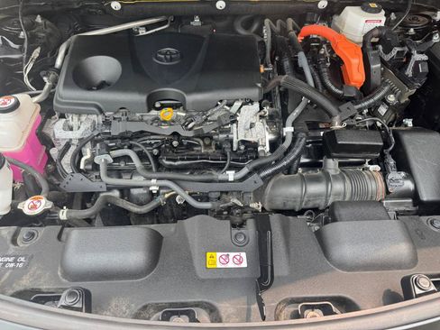 Used 2021 Toyota Venza LE AWD/4WD image 36