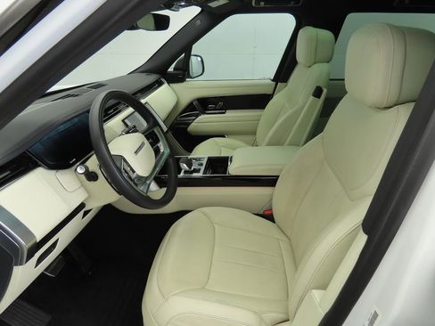 Certified 2023 Land Rover Range Rover Long Wheelbase SE image 18