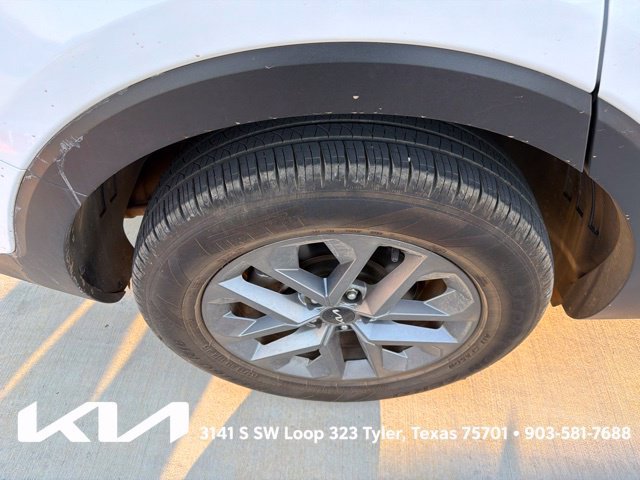 Certified 2024 Kia Telluride LX FWD image 12