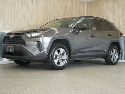 Used 2022 Toyota RAV4 LE AWD/4WD image 9