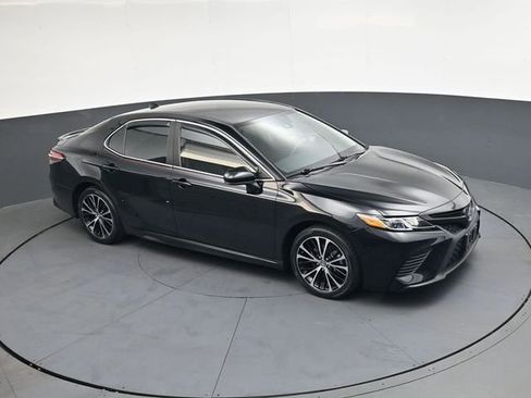 Used 2020 Toyota Camry SE image 21