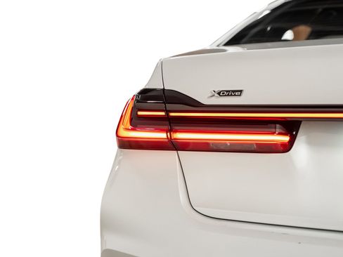 Used 2022 BMW 750i xDrive w/ M Sport Package image 21