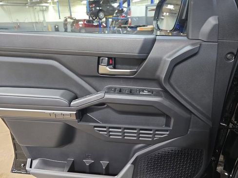 Used 2025 Toyota Tacoma TRD Off-Road w/ TRD Off Road Premium Package image 27