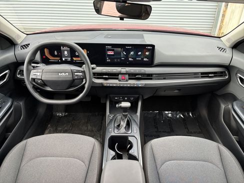 Used 2025 Kia K4 LXS image 32