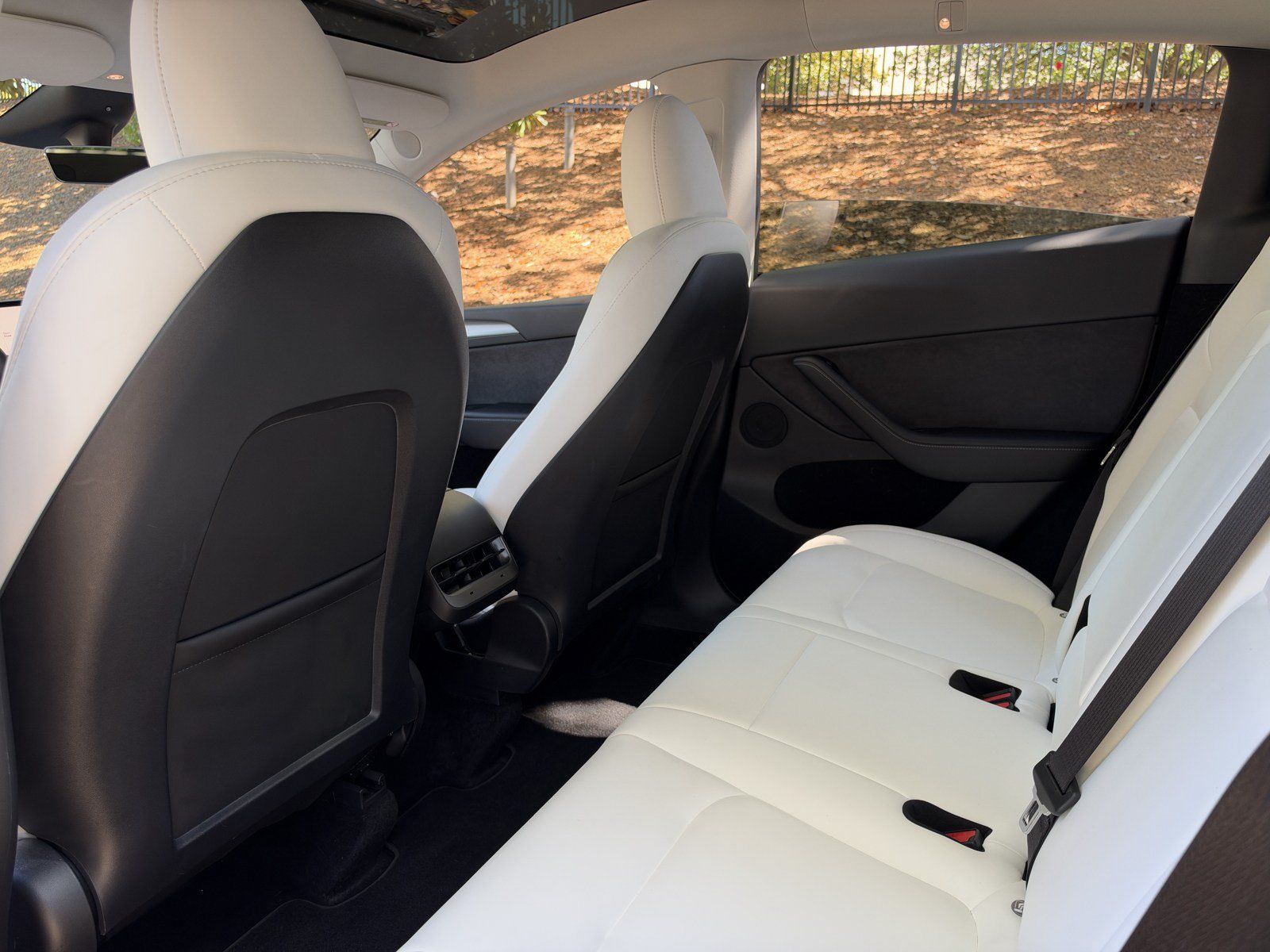 Used 2023 Tesla Model Y Performance AWD/4WD image 31