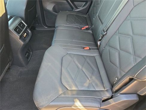 Used 2025 Volkswagen Atlas SE image 10