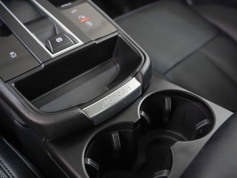 Used 2025 Porsche Macan image 34