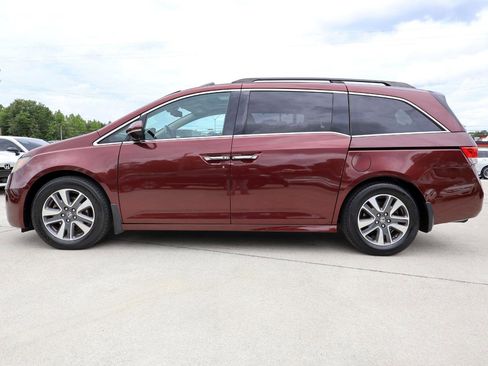 Used 2016 Honda Odyssey Touring image 3