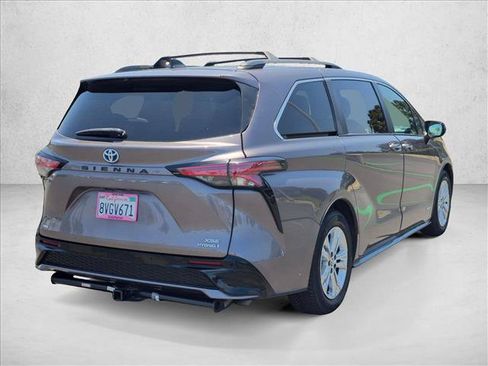 Used 2021 Toyota Sienna XSE w/ XSE Plus Package AWD/4WD image 5
