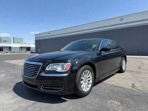 Used 2014 Chrysler 300 RWD image 1