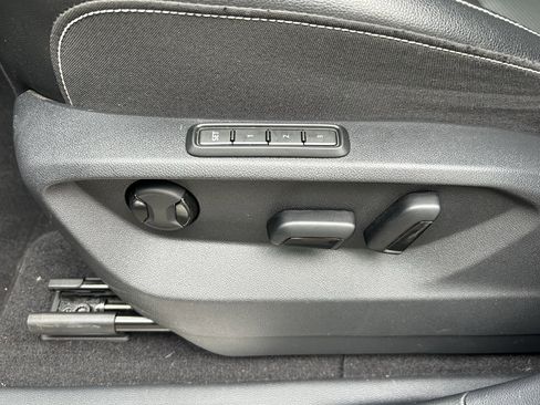 Certified 2025 Volkswagen Atlas Cross Sport SEL image 23