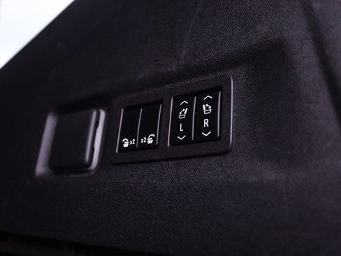 Used 2023 Chevrolet Suburban Premier AWD/4WD image 61