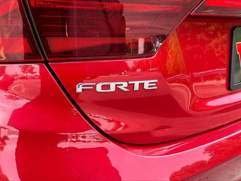 Used 2021 Kia Forte LXS FWD image 22