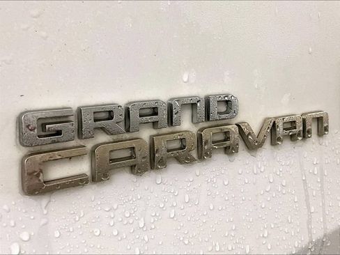 Used 2019 Dodge Grand Caravan SE FWD image 14