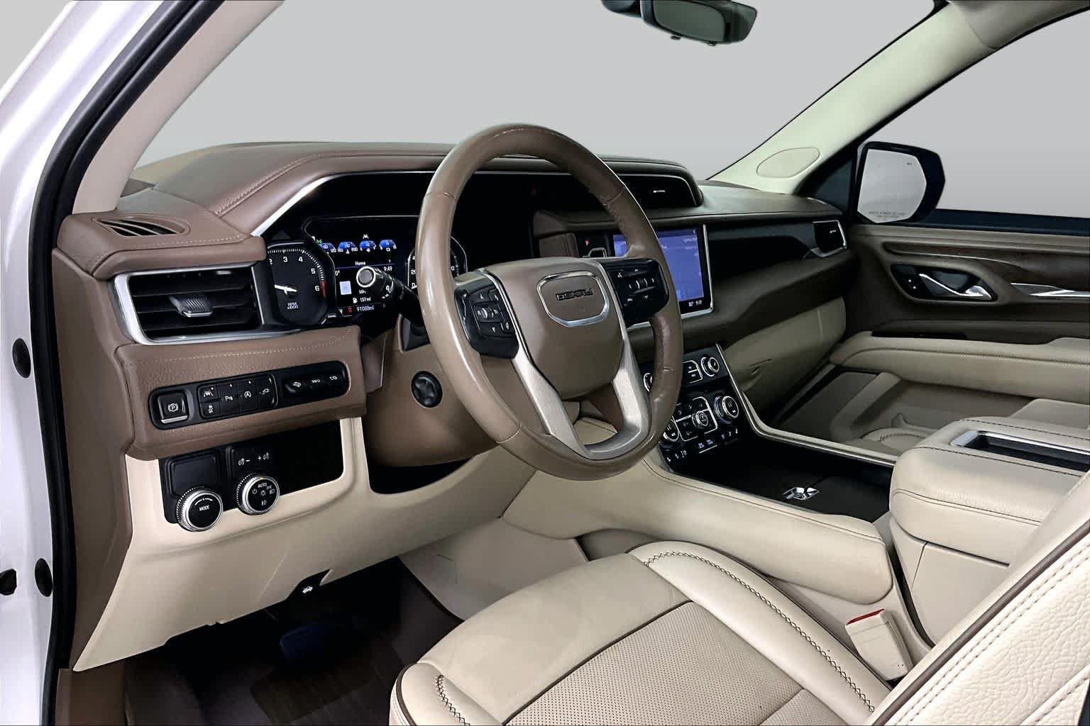 Used 2021 GMC Yukon Denali w/ Denali Premium Package RWD image 16