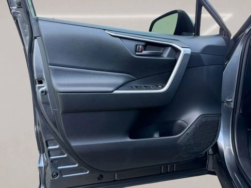 Used 2019 Toyota RAV4 LE w/ Carpet Mat Package image 7