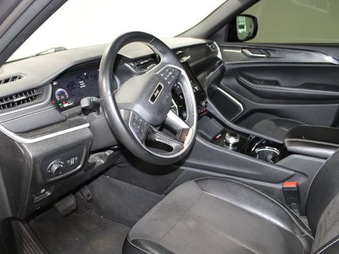 Used 2022 Jeep Grand Cherokee Altitude RWD image 17