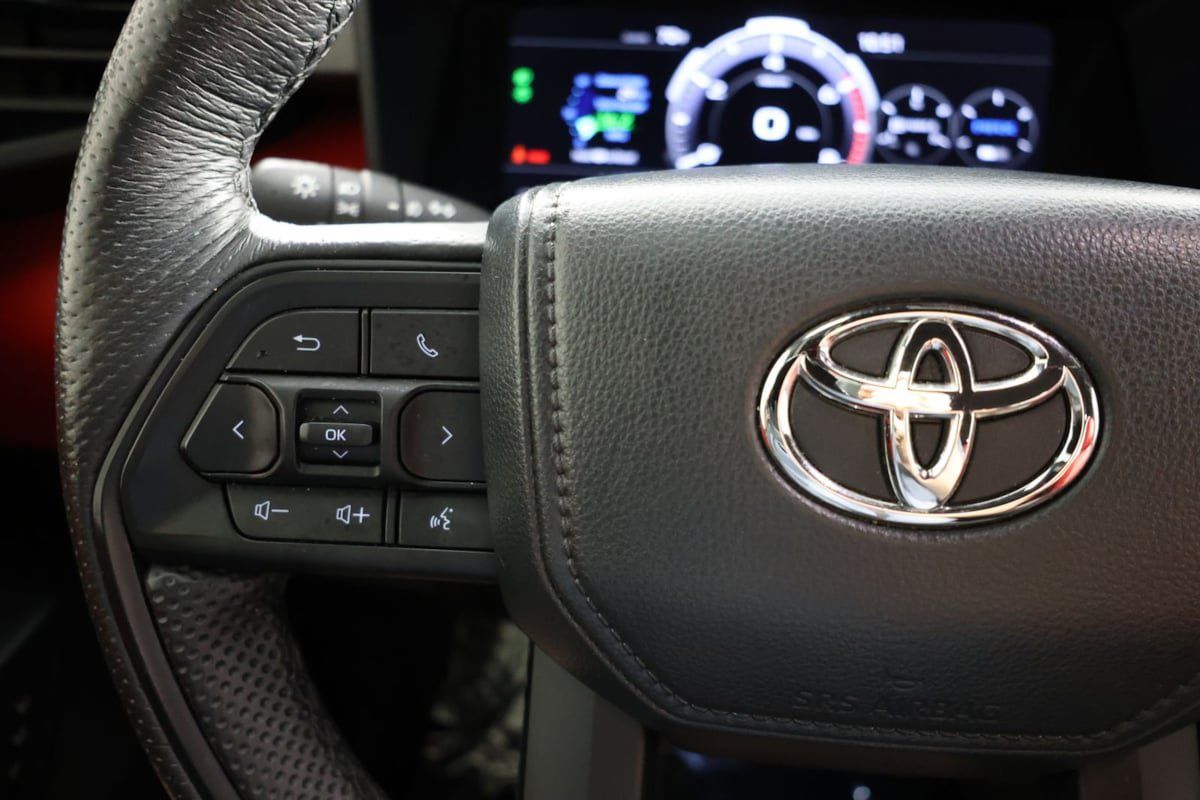 Used 2025 Toyota Sequoia TRD Pro AWD/4WD image 28