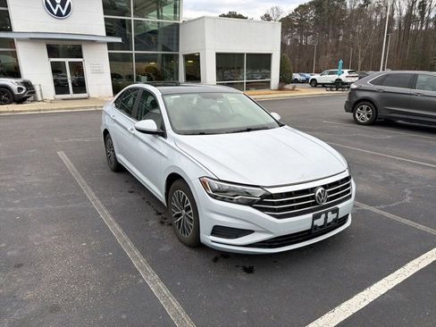 Used 2019 Volkswagen Jetta SE image 1