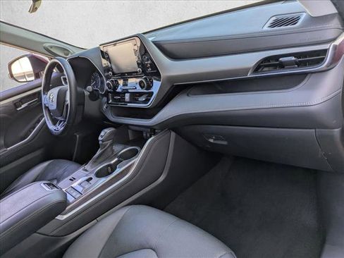 Used 2020 Toyota Highlander Limited image 25