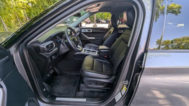 Used 2023 Ford Explorer Limited w/ Equipment Group 301A AWD/4WD image 17