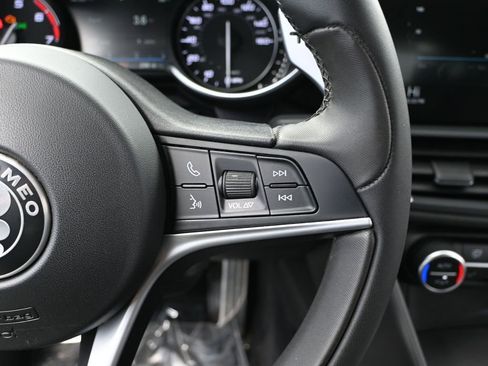 Used 2018 Alfa Romeo Giulia AWD image 30