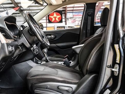 Used 2016 Jeep Cherokee Latitude image 6