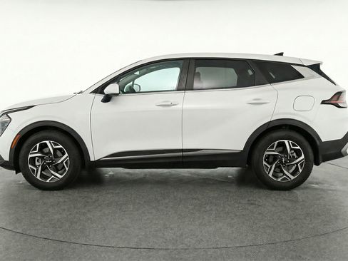 Used 2025 Kia Sportage LX image 5