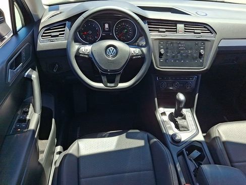 Used 2020 Volkswagen Tiguan SE w/ Panoramic Sunroof Package AWD/4WD image 12
