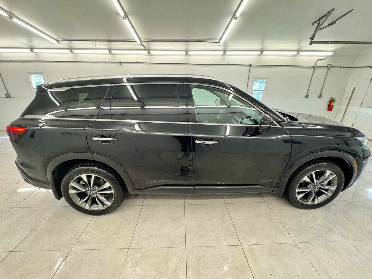 Used 2023 INFINITI QX60 Luxe w/ Cargo Package AWD/4WD image 4