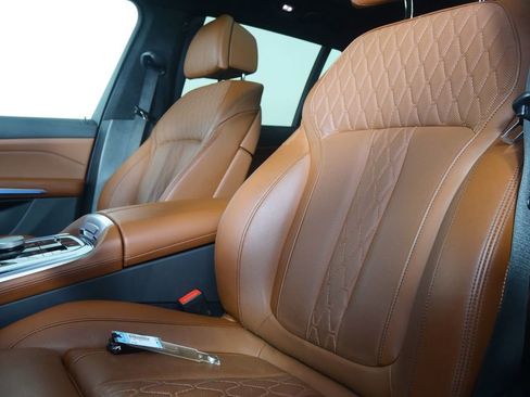 Certified 2025 BMW X7 M60i image 10