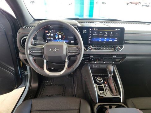 Used 2025 Chevrolet Colorado Z71 w/ Technology Package AWD/4WD image 5