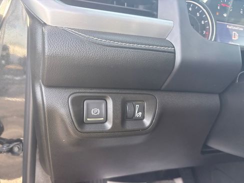 Used 2021 GMC Acadia SLT w/ Elevation Edition image 20