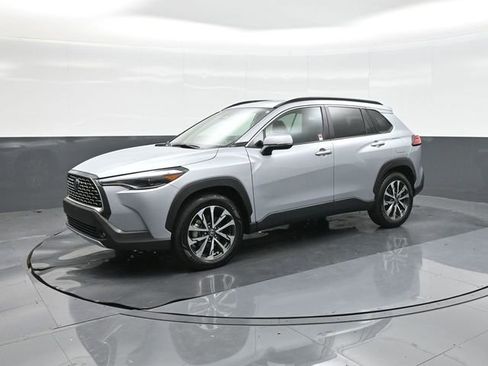 Used 2023 Toyota Corolla Cross XLE w/ Convenience Package image 34