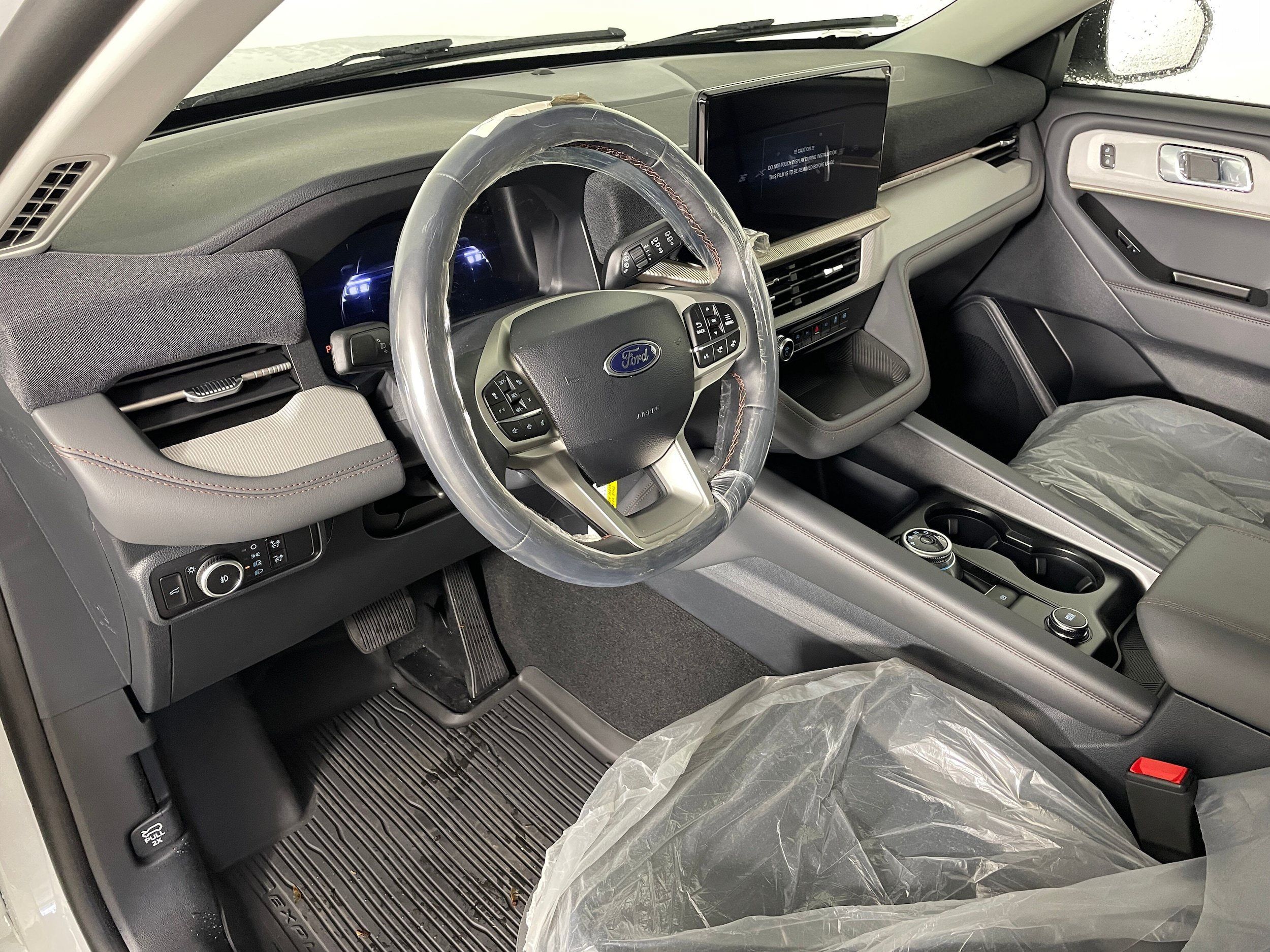 New 2026 Ford Explorer Active w/ Active Comfort Package AWD/4WD image 2