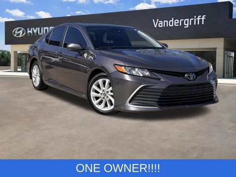 Used 2022 Toyota Camry LE image 1