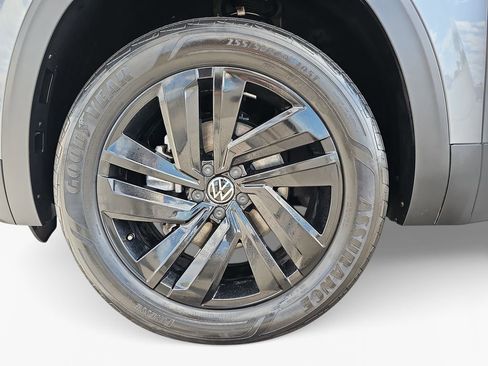 Used 2022 Volkswagen Atlas Cross Sport SE w/ Black Wheel Package AWD/4WD image 23