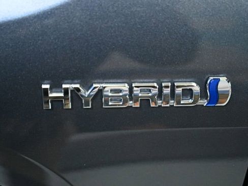 Used 2019 Toyota RAV4 LE image 14