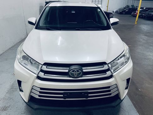 Used 2017 Toyota Highlander Plus FWD image 2
