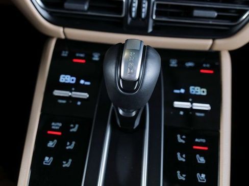 Certified 2026 Porsche Macan image 17