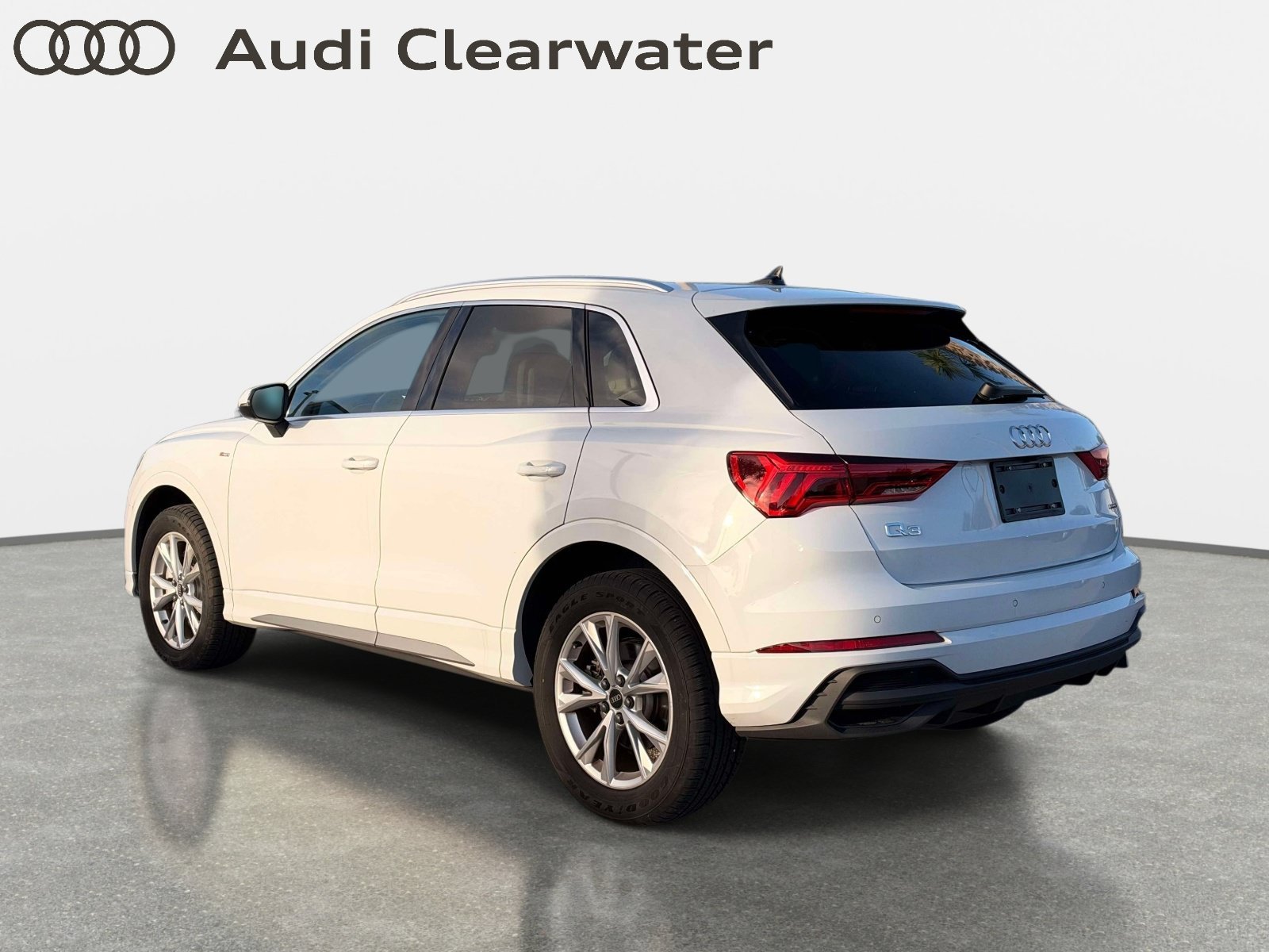 Used 2024 Audi Q3 2.0T Premium Plus w/ Premium Plus Package AWD/4WD image 2